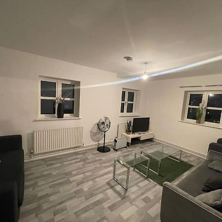 Lovely Spacious Entire 1 Bedroom Apartment - New Management London Exterior photo