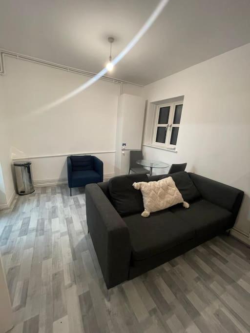 Lovely Spacious Entire 1 Bedroom Apartment - New Management London Exterior photo