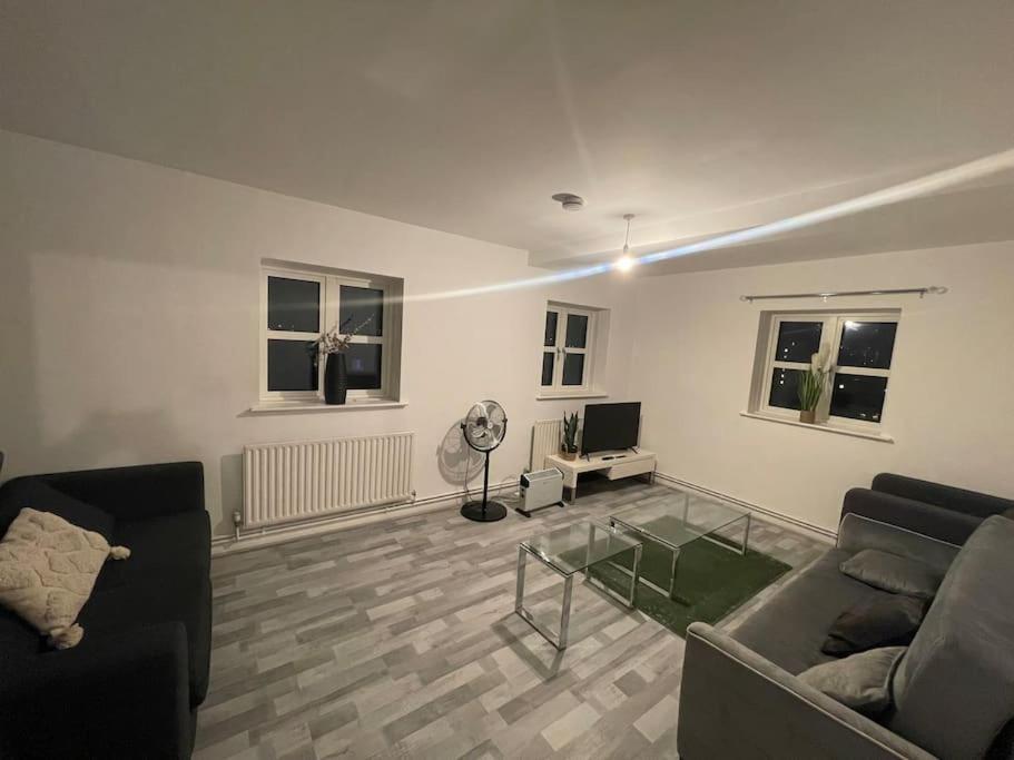 Lovely Spacious Entire 1 Bedroom Apartment - New Management London Exterior photo