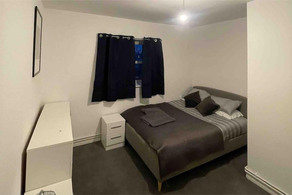 Lovely Spacious Entire 1 Bedroom Apartment - New Management London Exterior photo